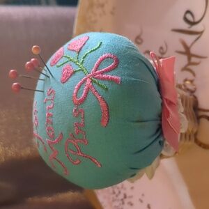 📍Vintage R. Dakin & Co. Pin Cushion